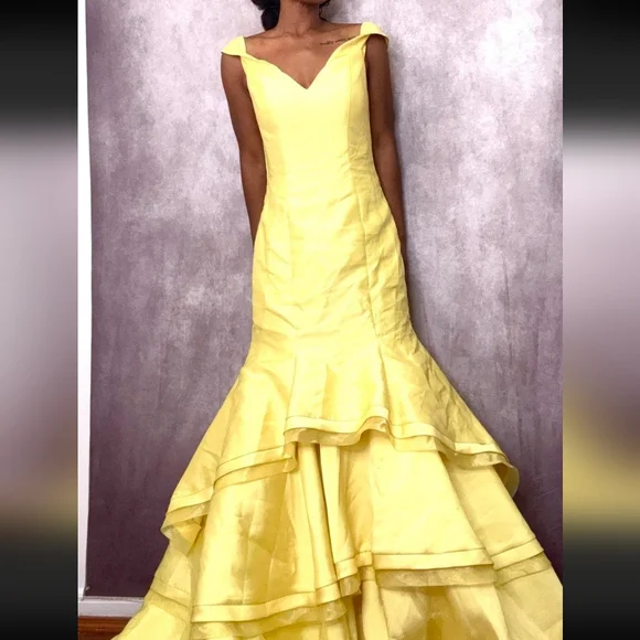 REPOSHING Yellow Jovani Evening Gown - Picture 3 of 6
